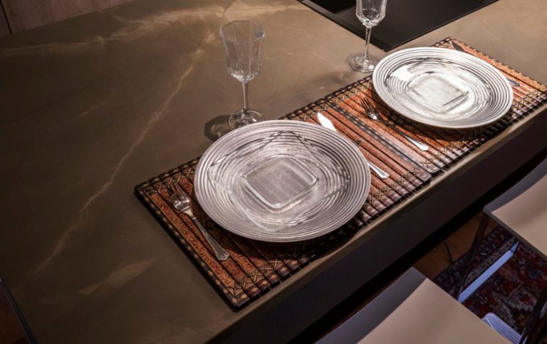 Brown Amber, Calacatta, Calacatta Gold, Eleán Buccó, Granith, Hábitat Valencia, Iron Moss, JMM – José Martínez Medina, Kiare Mon Internacional, Nacher, Neolith, Pulpis, Zaha Stone