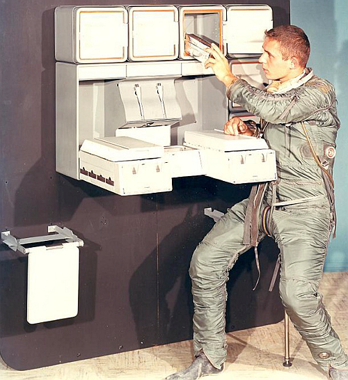 50º aniversario de la llegada del hombre a la Luna, 50º aniversario de la llegada del hombre a la Luna a bordo de la misión Apolo 11, cocinas, misión Apolo 11, misión Mercurio de la Fuerza Armada de los Estados Unidos, misiones Gemini y Skylab de la NAS, programa Cocina Espacial experimental, Smithsonian Institution, Whirlpool, Whirlpool Cocina Espacial