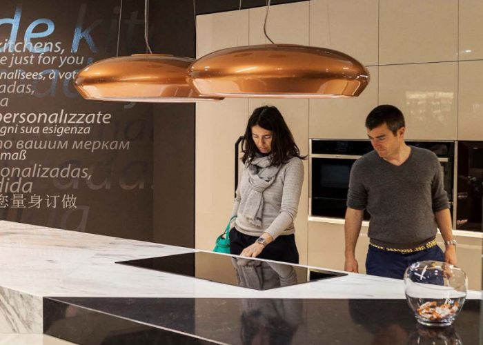 EuroCucina presenta las novedades y tendencias en mobiliario de cocina.