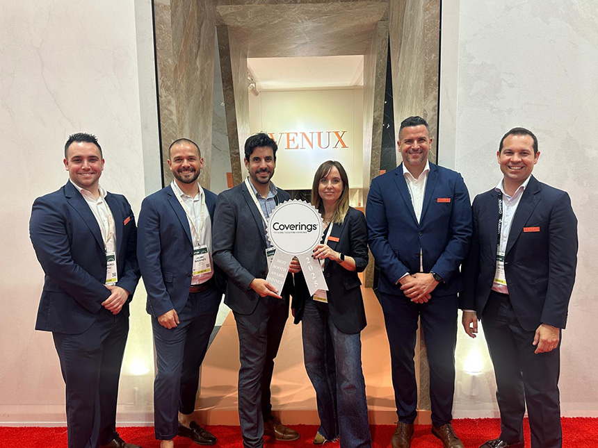Venux, mejor stand de Coverings 2025 en su debut