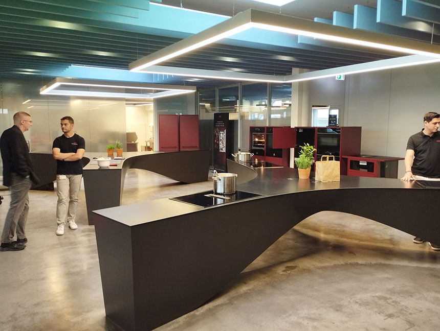 La nueva gama de cocina inteligente de AEG, presentada en Alemania