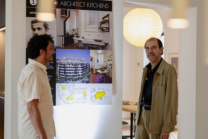 El arquitecto y diseñador Juli Capella en la muestra Top 10 Architect Kitchens en el showroom de Bulthaup Nicolau.