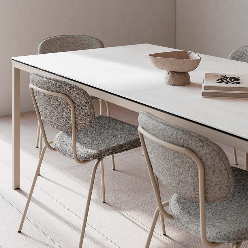 Colección de sillas Silueta diseñada por Yonoh Studio para Mobliberica.
