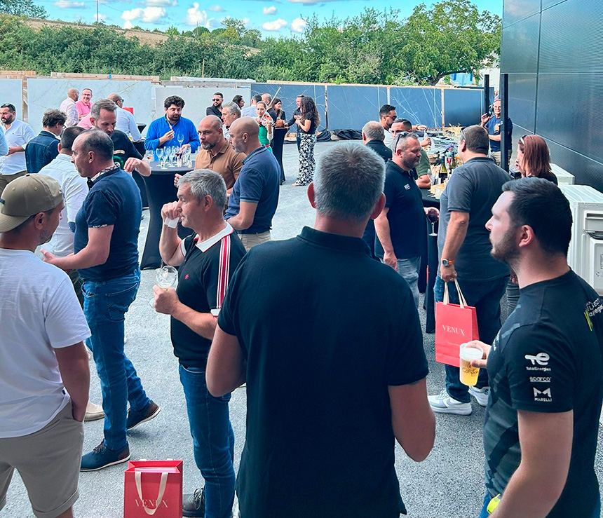 Venux celebra un evento de colaboración con GMC Marbrerie Pitie