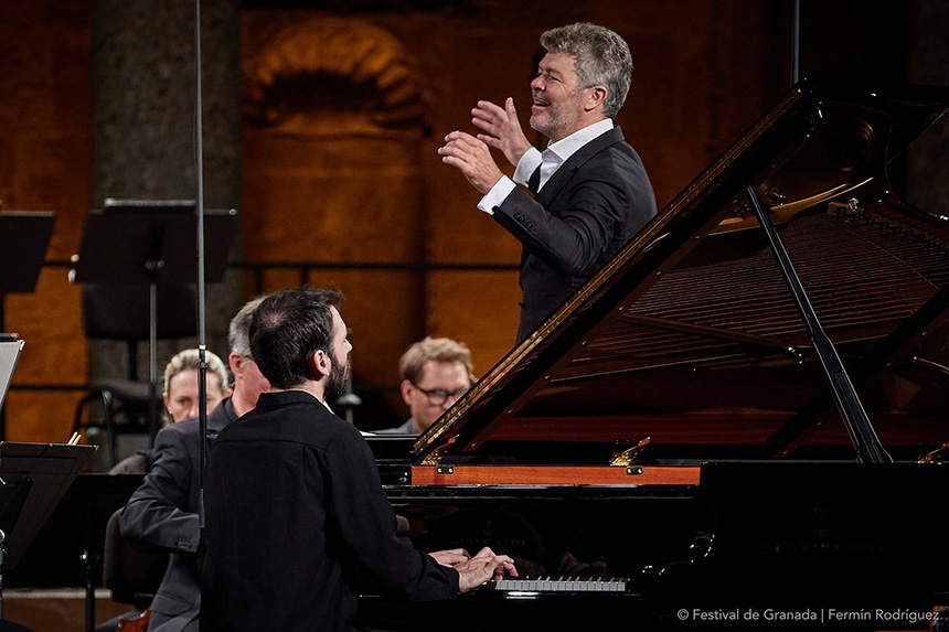 Pablo Heras-Casado al frente de la SWR Stuttgart y  Alexandre Kantorow al piano.
