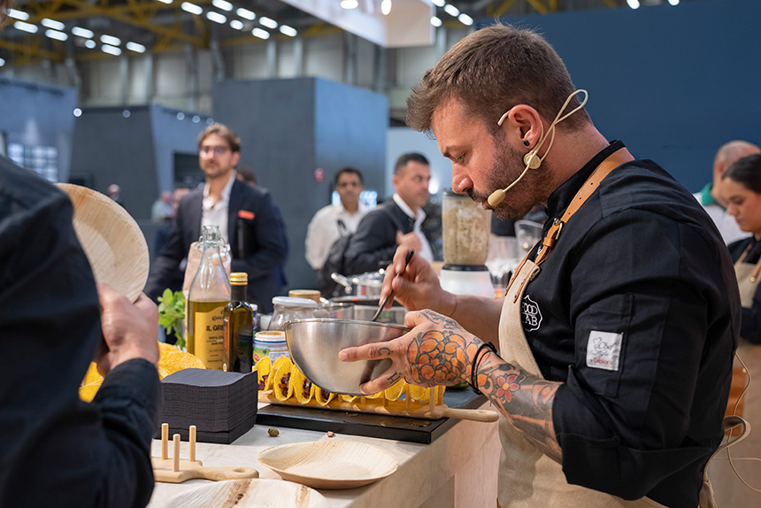 Showcooking en directo llevado a cabo en Cersaie 2025.