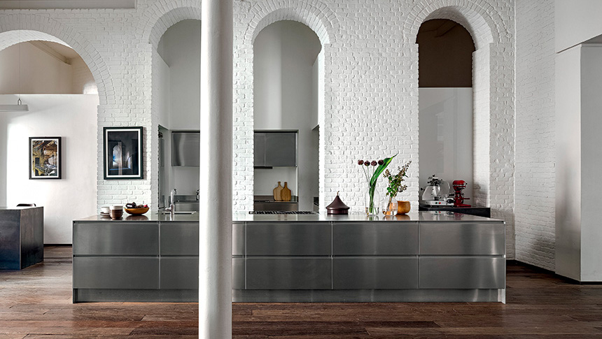 Cocinas con isla Abimis: diseño Ego y Atelier en acero inoxidable