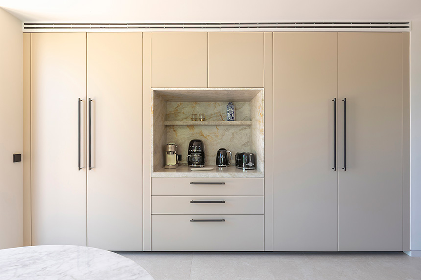 Zona del desayunador en melamina Canapa.