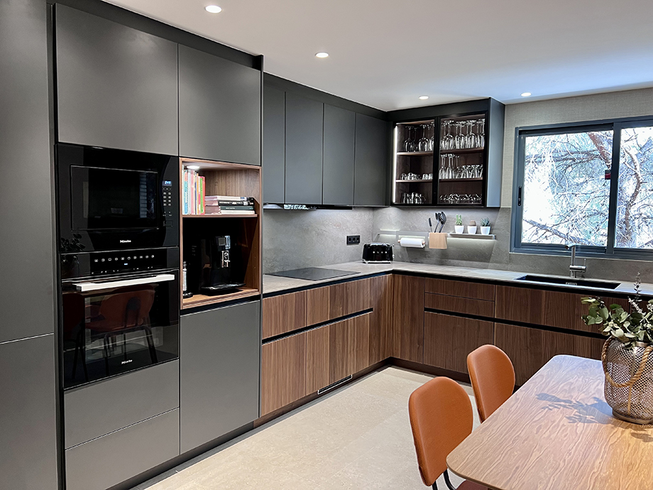 La cocina como refugio, en una reforma de Sabella en Massarrojos