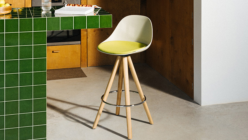Mate, el taburete de Enea para cocinas contemporáneas
