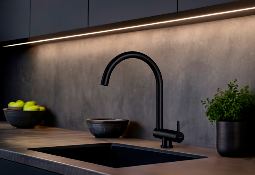 Estrasburgo: el nuevo grifo abatible de Luisina Cucine para cocinas modernas