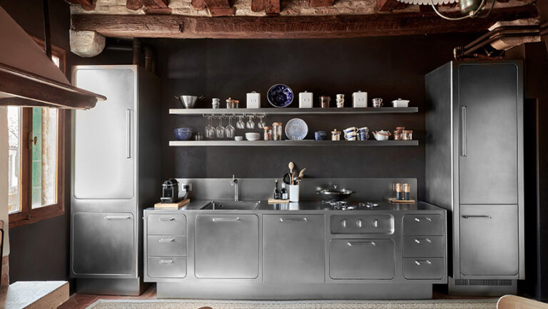 Cocina Ego de Abimis en Venecia con acero inoxidable a medida