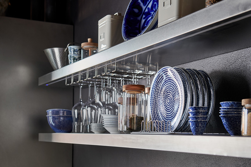 Estantes de acero inoxidable con cuelga copas integrados