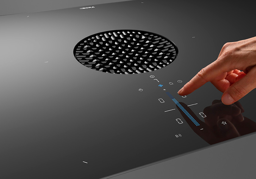 Panel de control táctil multicolor sControl+ de la placa BORA Pure