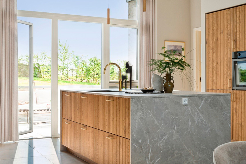 Cocina Odense Schmidt madera ranurada tendencias 2026