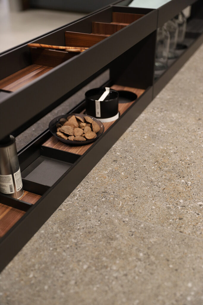 Neolith Wulong en detalle de encimera.