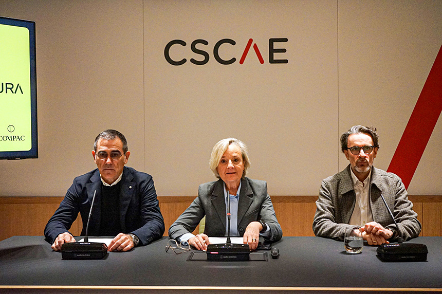 Paco Sanchis, Marta Vall-llossera y Miguel Ángel Díaz Camacho durante la presentación de los Premios Arquitectura 2026