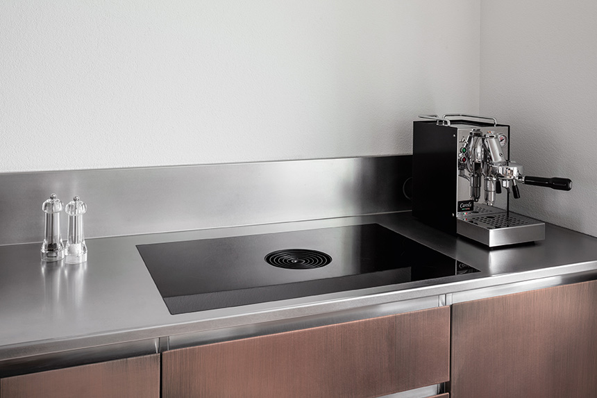 Detalle microcepillado direccional en acero inoxidable