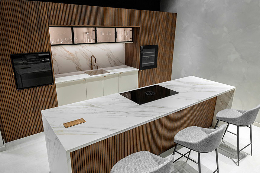 Cocina integral con porcelánico sostenible Ceratop