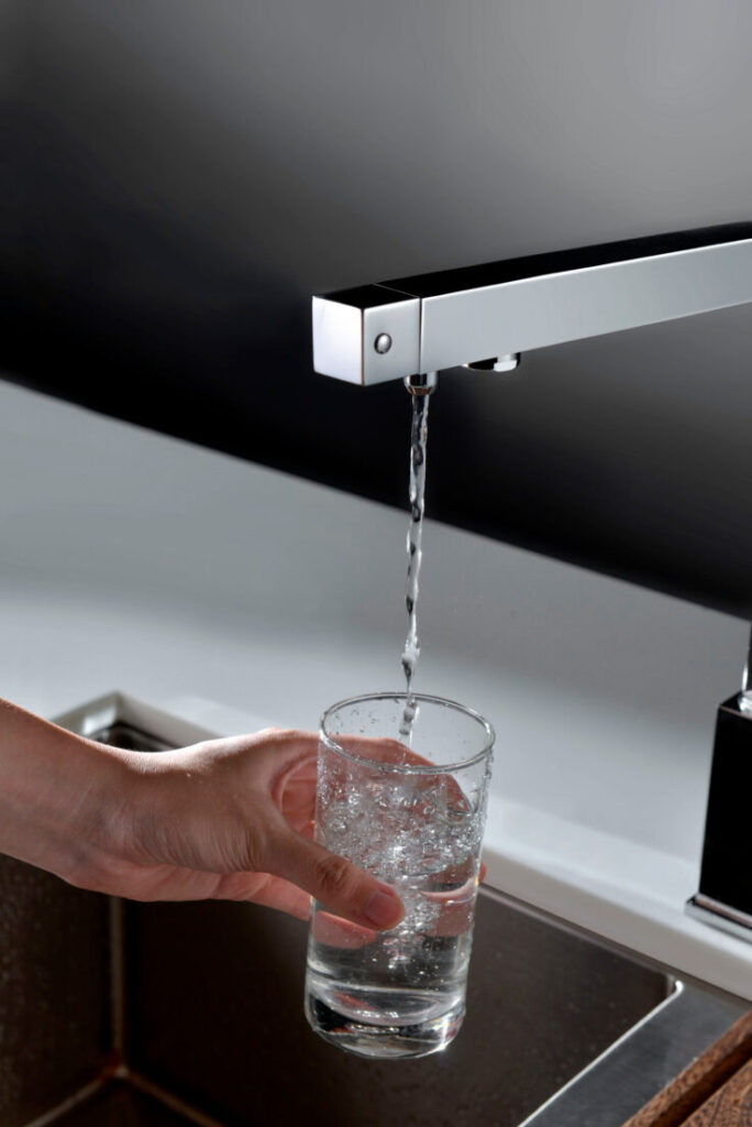 Agua filtrada al instante con grifo de cocina Serie CAPRI
