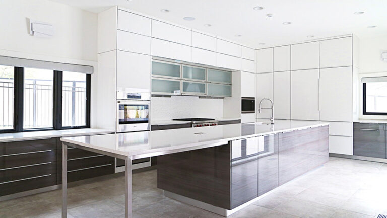 Cantos funcionales RAUKANTEX de REHAU para mobiliario seguro