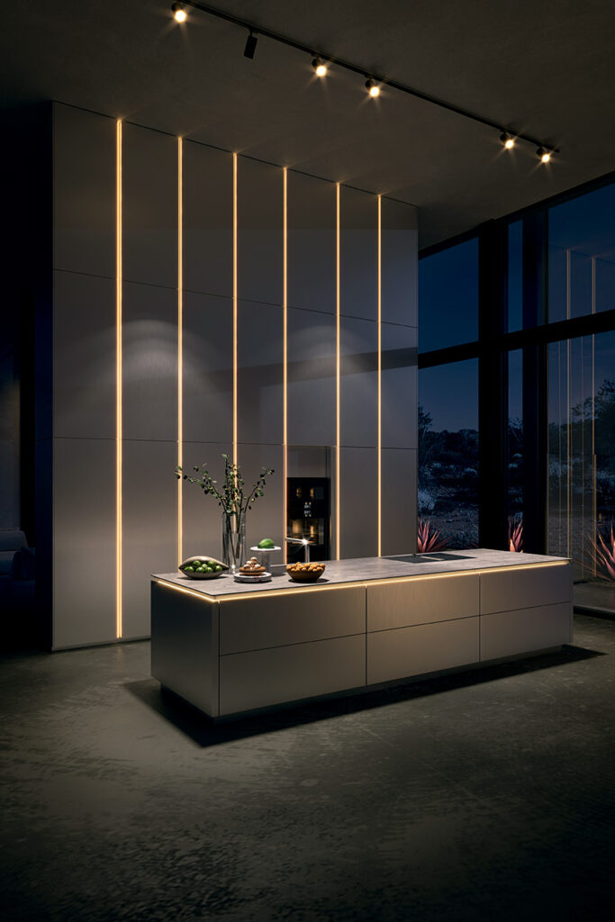 Detalle de canal de tirador con tiras LED integradas en cocina SieMatic SLX