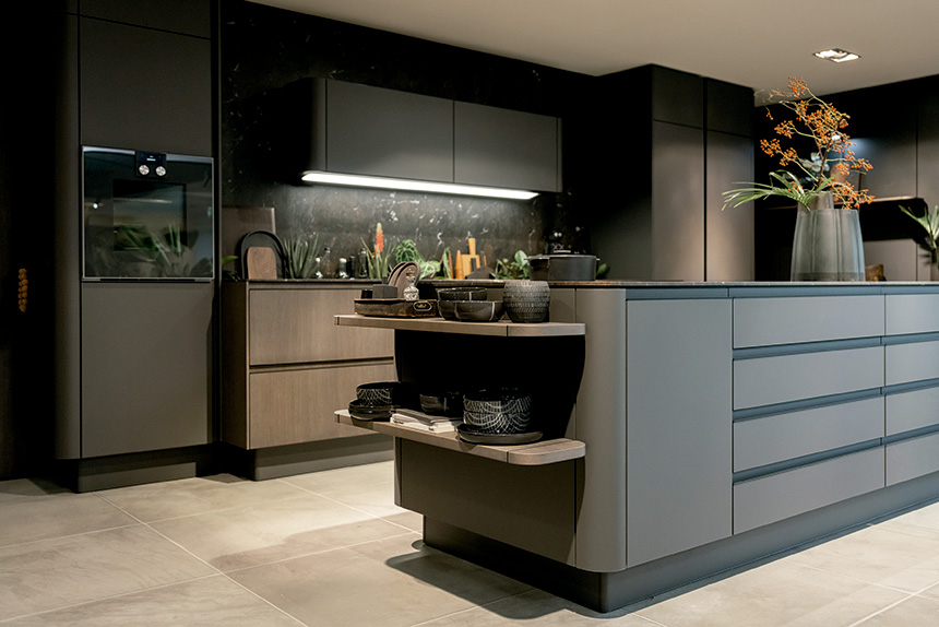 Diseño arquitectónico de cocina SieMatic SG6 con iluminación integrada
