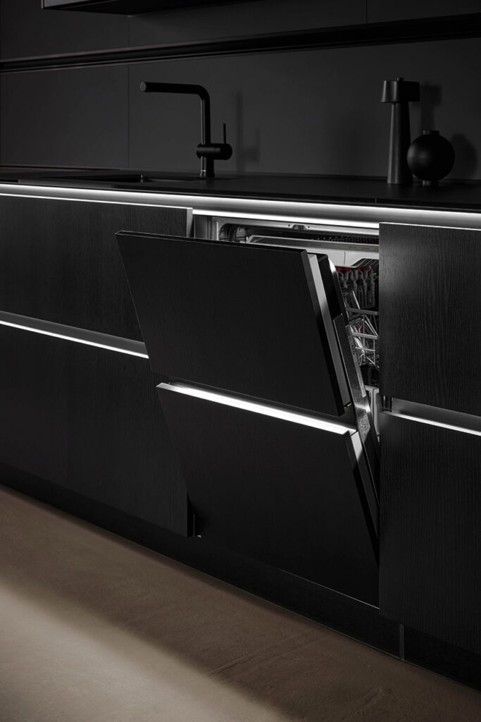 Iluminación LED inteligente en muebles de cocina