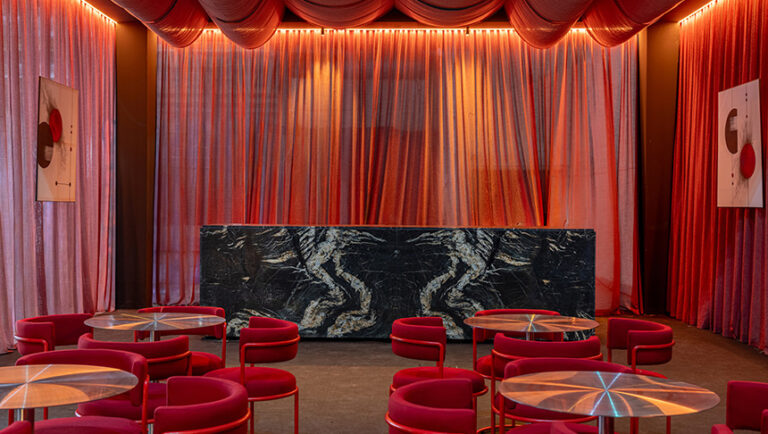 ROSE de José Arroyo con CUPA STONE en Marbella Design Art 2026, donde la piedra natural redefine el diseño contemporáneo.