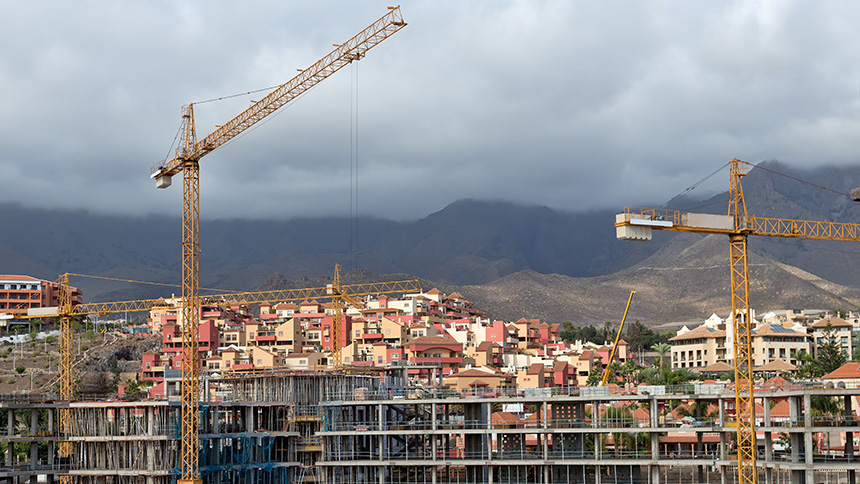 El déficit de profesionales y el aumento de costes frenan la construcción en Europa