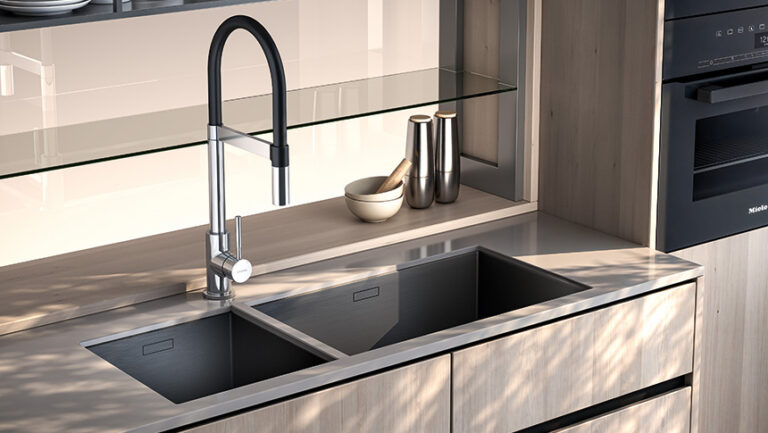 Grifería de cocina Genebre 2026 con caño flexible y sistema magnético