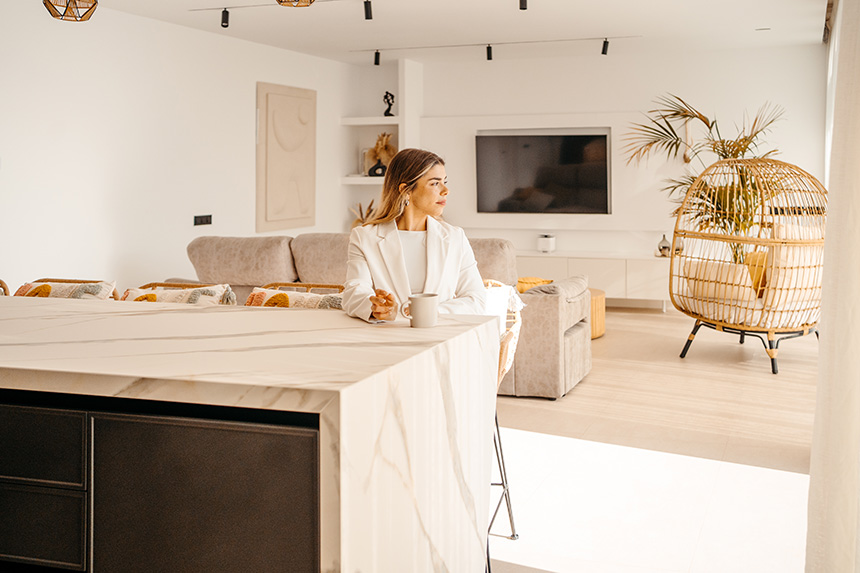 cocina diseño Línea 3 con muebles antracita y madera