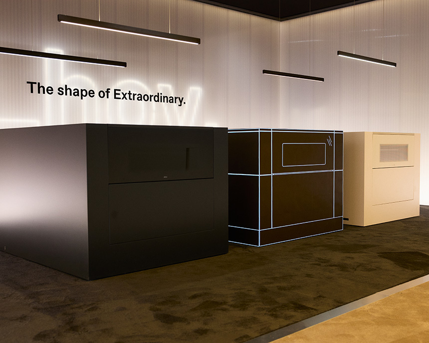 Sistema de cocción Elica Lhov con horno, placa y extracción integrados en un solo electrodoméstico de diseño