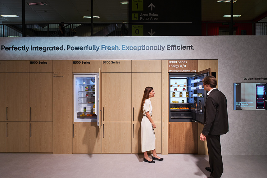 Interior del frigorífico inteligente con sistema de enfriamiento avanzado y compartimentos configurables