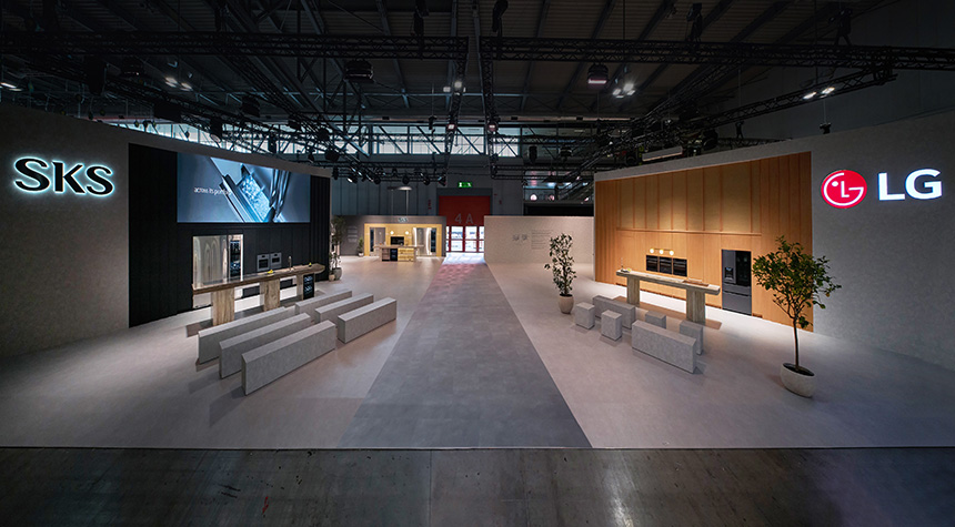 Electrodomésticos premium de Signature Kitchen Suite integrados en cocina de diseño panelable