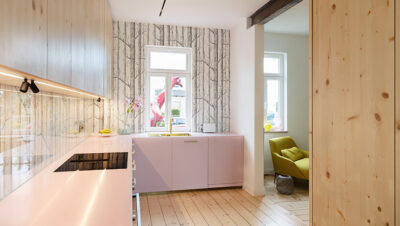 Cocina rosa con HIMACS diseño contemporáneo