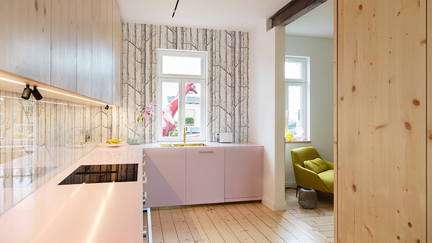 Cocina rosa con Himacs: el poder del color en casa