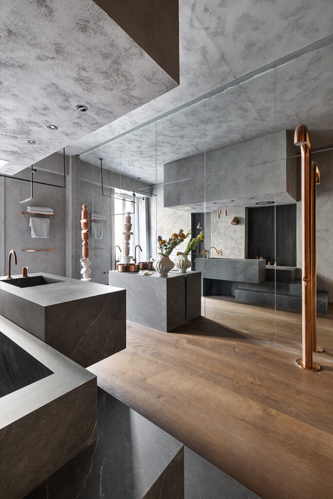 Baño “Ofuro” diseñado por Carmen Barasona con piedra sinterizada VENUX