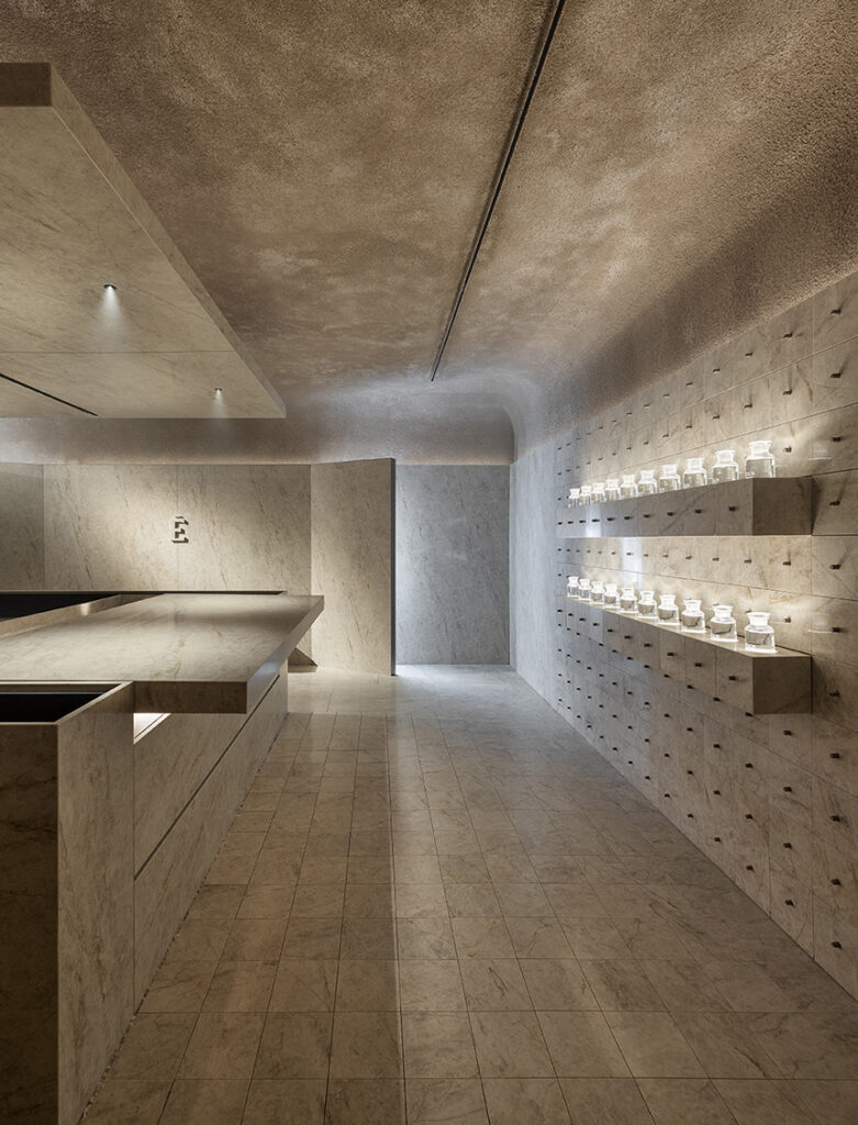 Superficie mineral Éclos aplicada en interiorismo contemporáneo