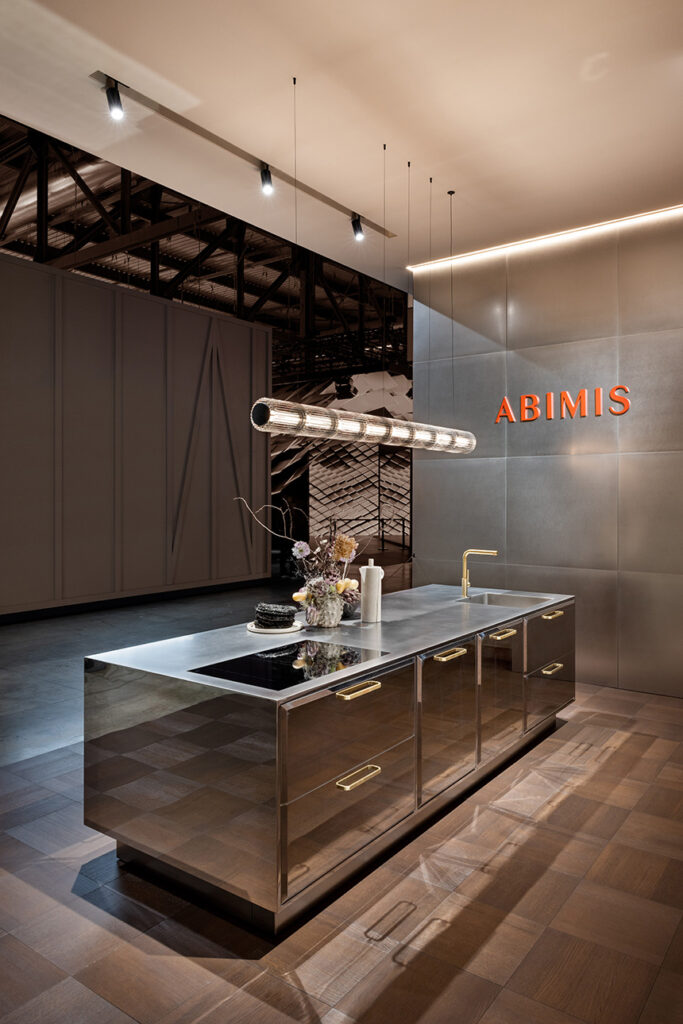Cocinas Abimis presentadas en EuroCucina FTK 2026 con diseño en acero inoxidable