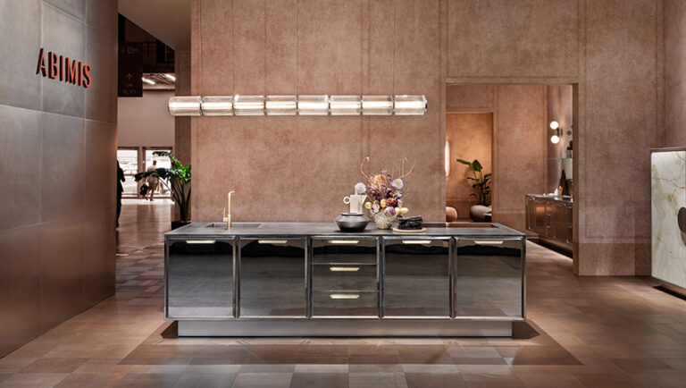Cocina TU de Abimis en acero inoxidable presentada en EuroCucina 2026