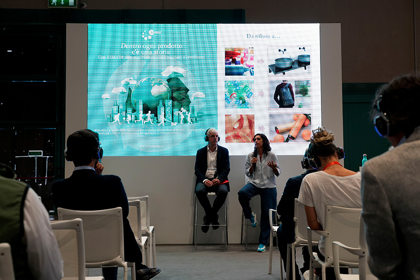Conferencias sobre innovación y tendencias en la industria del mobiliario durante Interzum Forum Italy