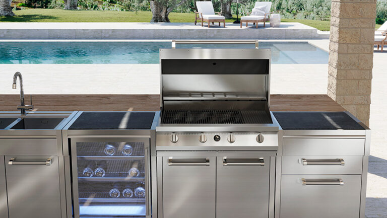 Gama Steel G7FR-O de acero inoxidable para refrigeración outdoor con puerta de doble cristal e iluminación LED interior.
