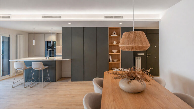 cocina abierta al salón con isla moderna