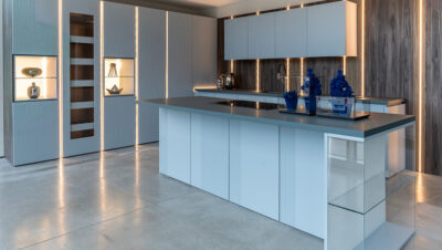 Cocina Luce de ARAN Cucine con iluminación LED integrada y diseño arquitectónico