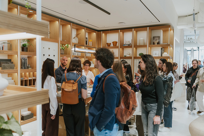 Exposición de diseño contemporáneo en el showroom de Cosentino en Copenhague