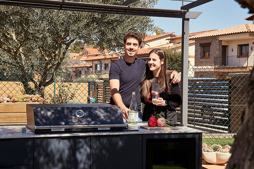 Espacio exterior con cocina modular ALfresco para disfrutar de momentos al aire libre