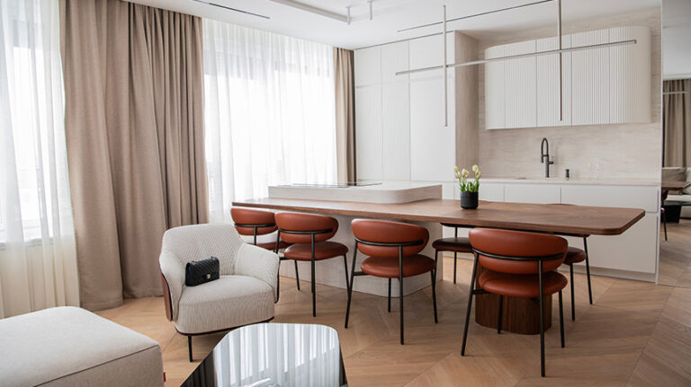 Cocina abierta con superficies HIMACS y diseño interior atemporal