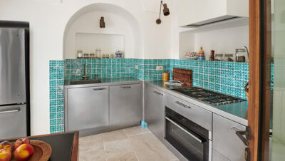 Cocina Atelier de Abimis en un dammuso de Pantelleria.