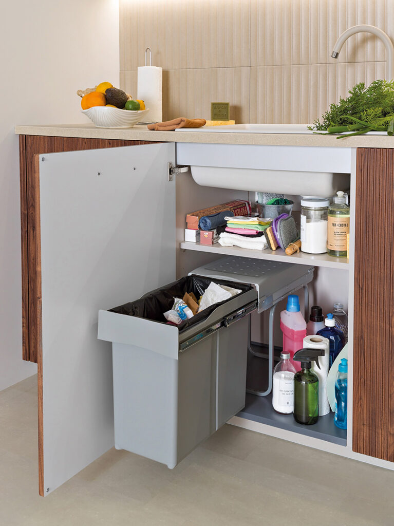 Módulo extraíble bajo fregadero para reciclaje y almacenamiento en cocina ambiente chill de SoCoo'c